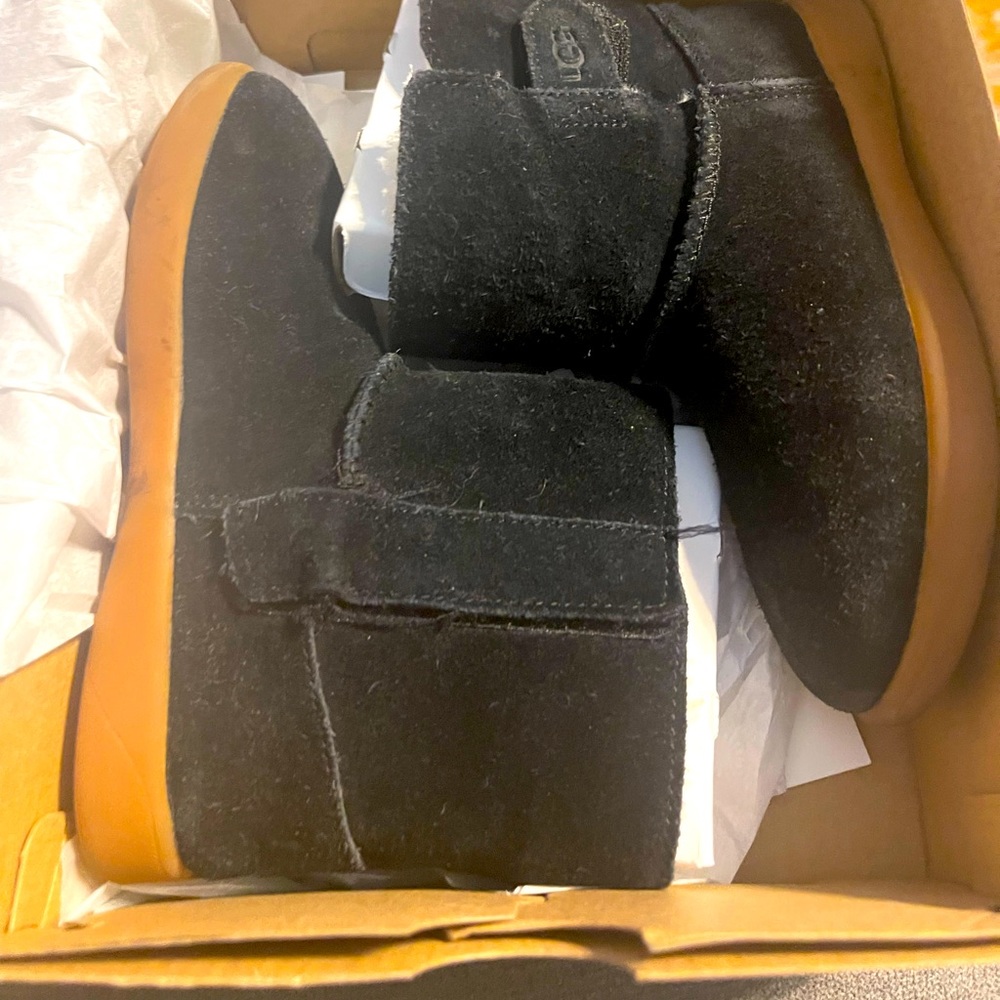 UGGS SIZE 12C